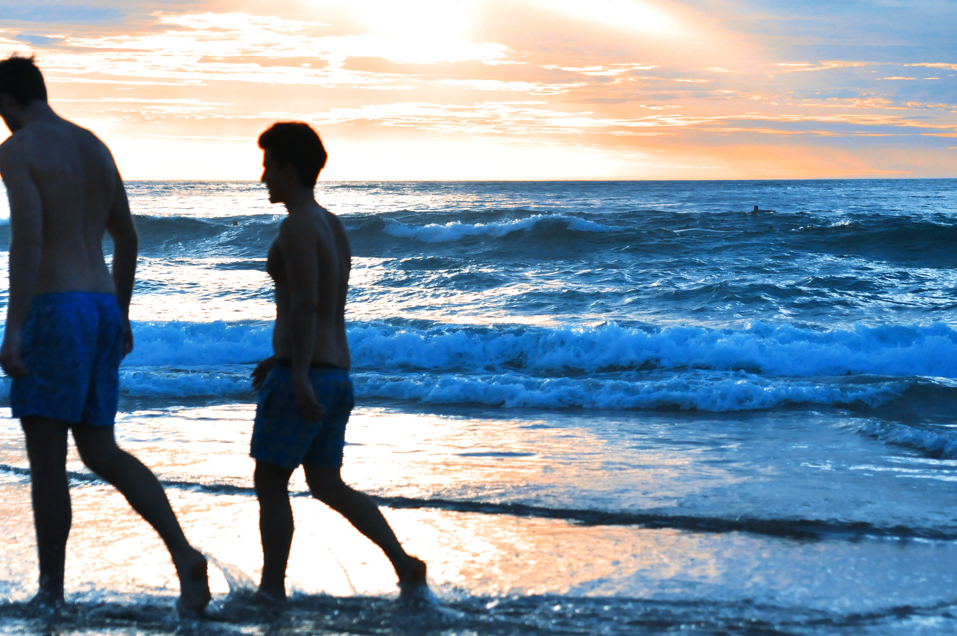 Bondi Beach at dawn — the full crescent