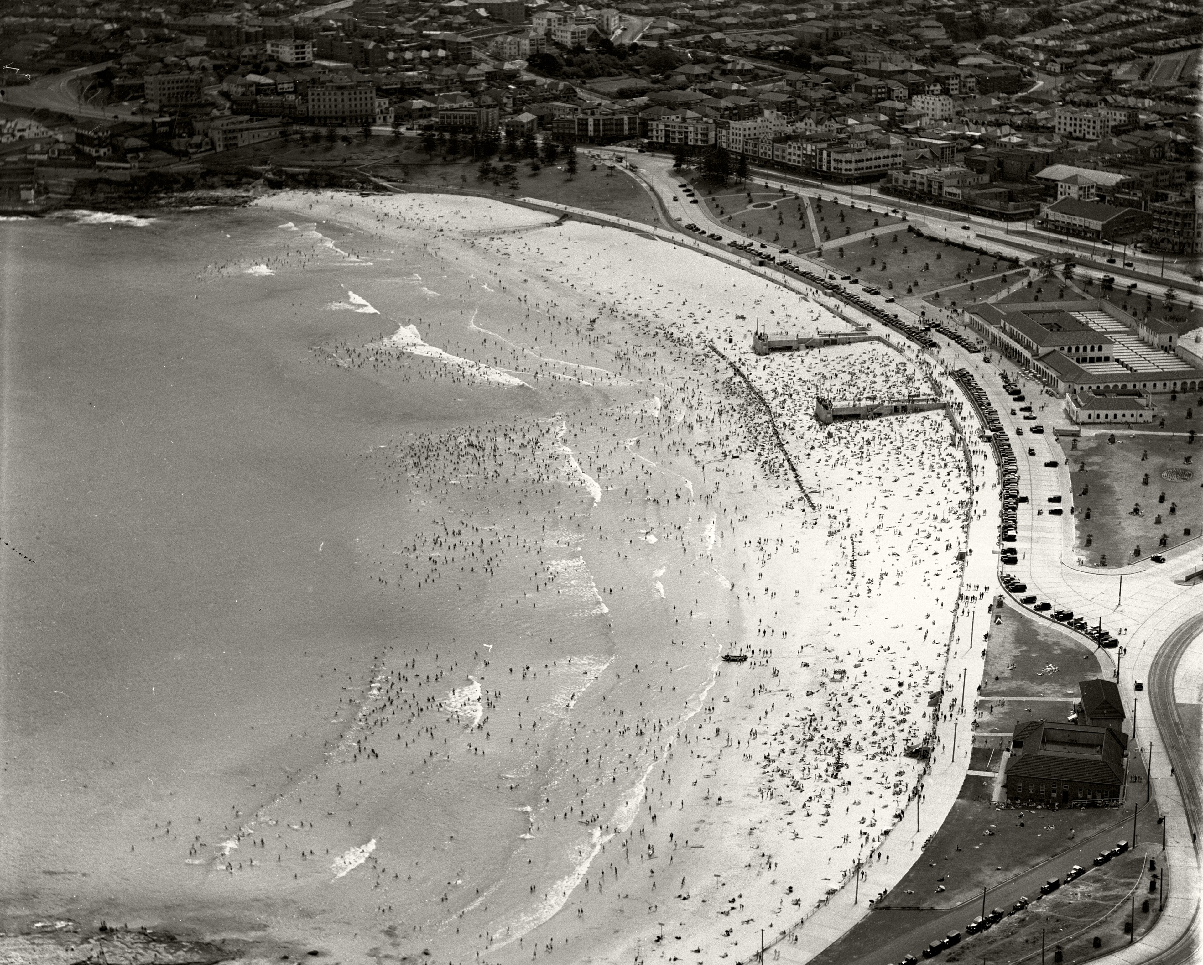 Bondi Beach, 1937 — aerial view