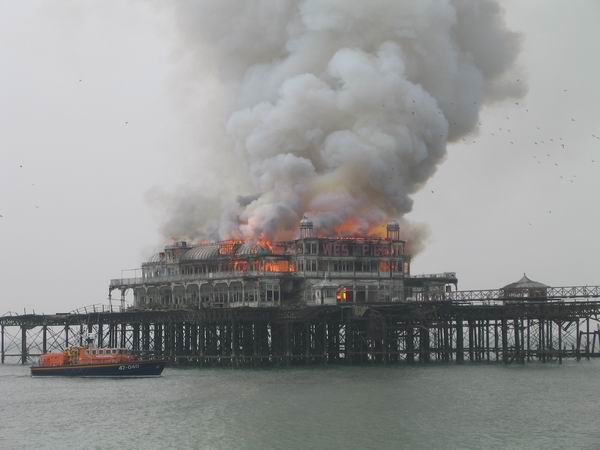 West Pier fire, 28 March 2003