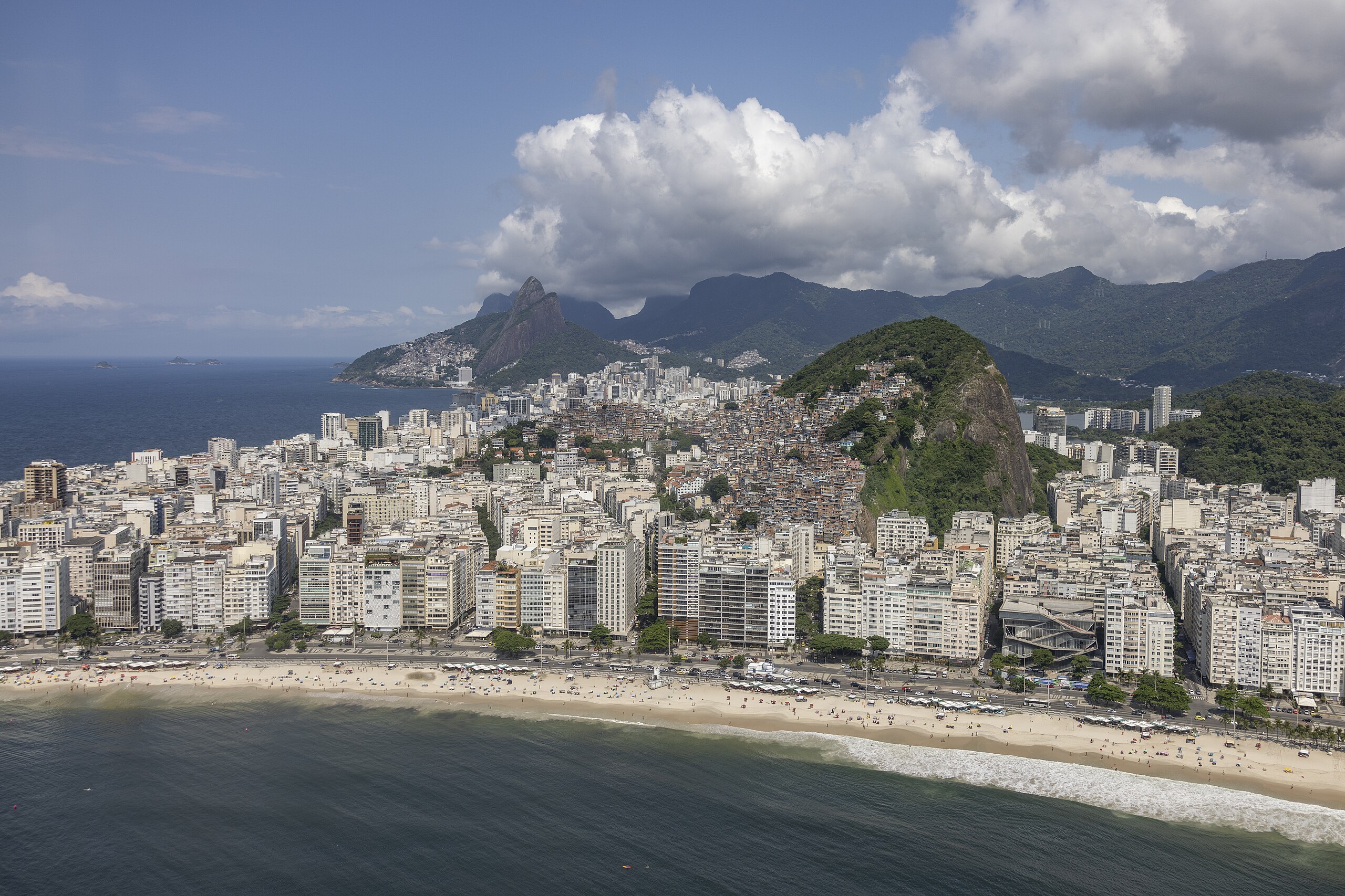 The view from Cantagalo-Pavão-Pavãozinho — the overlook that sees it all