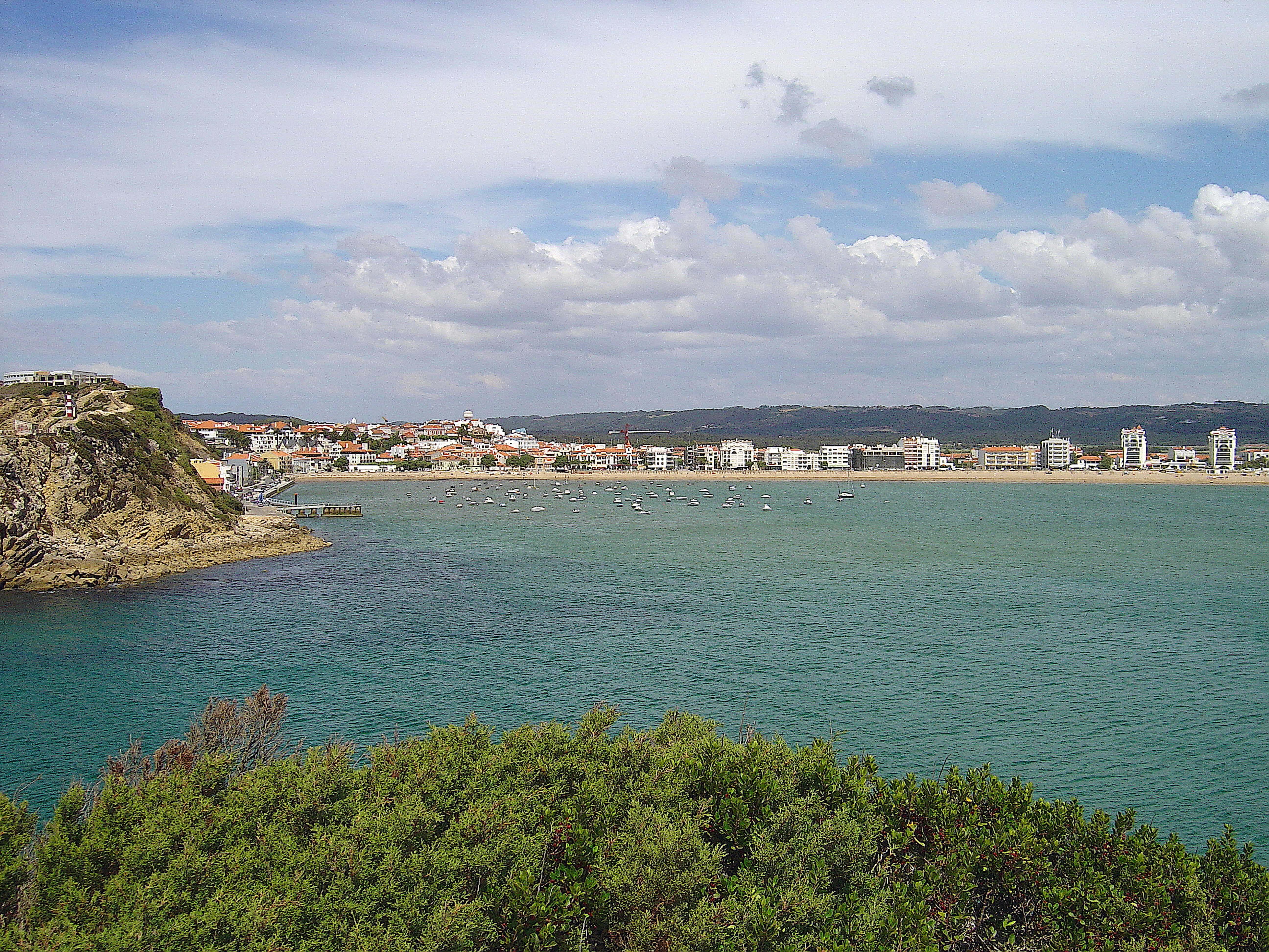 São Martinho do Porto — the shell-shaped bay from the southern headland
